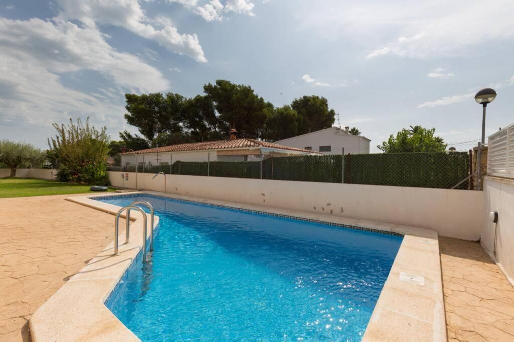 La Rapita - Apartamento De Dos Dormitorios Con Piscina Comunitaria Alcanar Eksteriør bilde